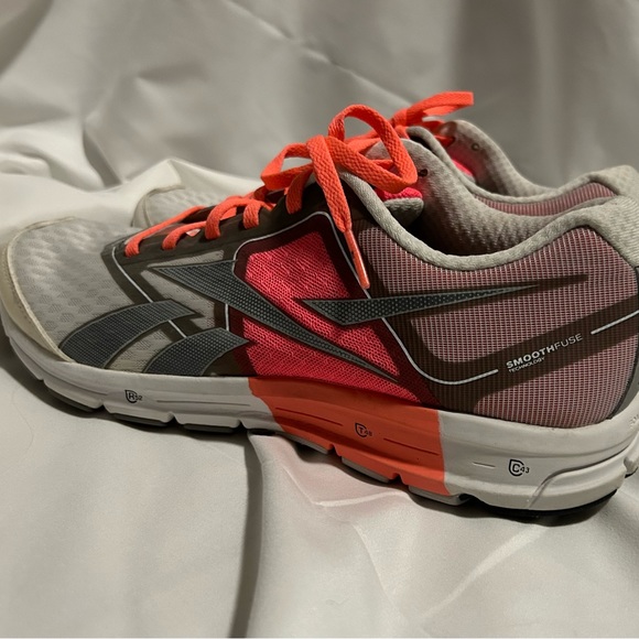 Reebok women’s walking/running shoes. CTR = cushion transition rebound. Size 11 - Picture 9 of 12
